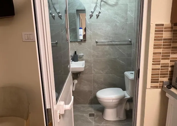 Tirana's Nest * Tirana